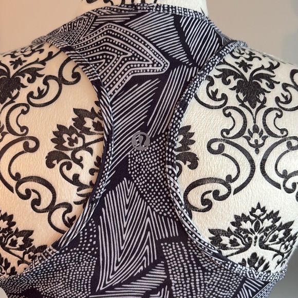 Lululemon CRB Size 6 - Picture 3 of 3